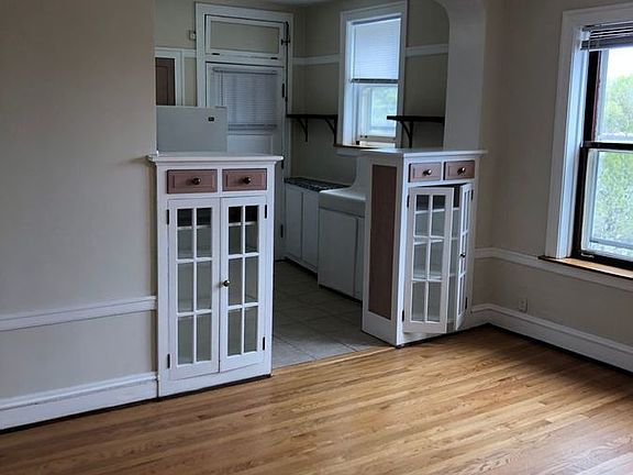 5th image of 4919 N Rockwell St #2