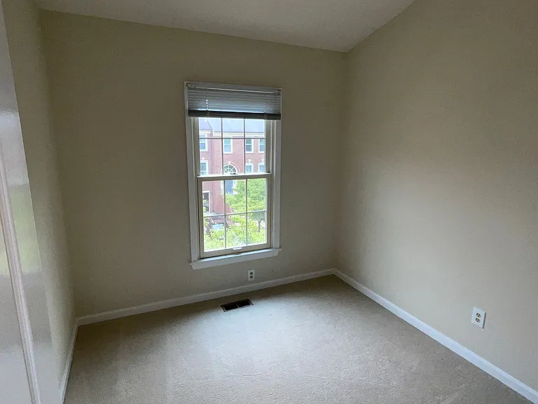 1311 Templeton Pl — Photo 15