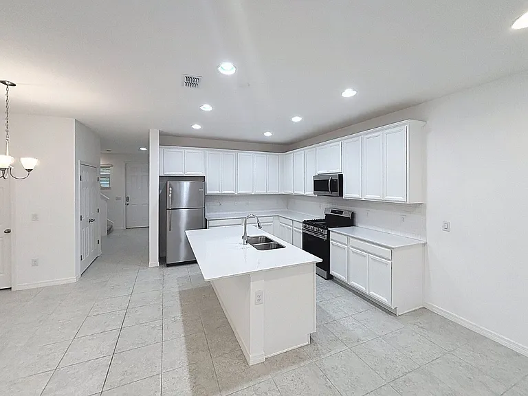 6310 Goldcoast Ave — Photo 2