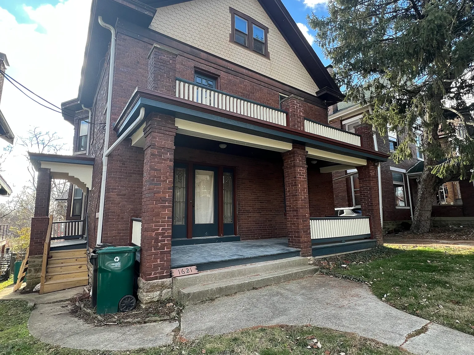 1621 S Argyle Pl — Photo 1
