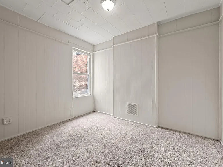 225 N Luzerne Ave — Photo 25