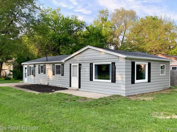 3399 Bilsky St, Burton, MI 48519