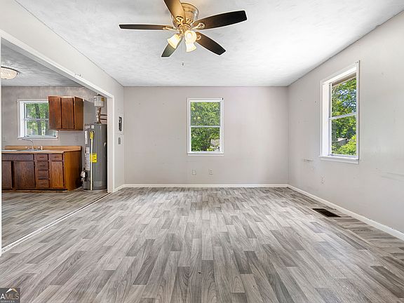 3rd image of 1869 Spring Ave NW