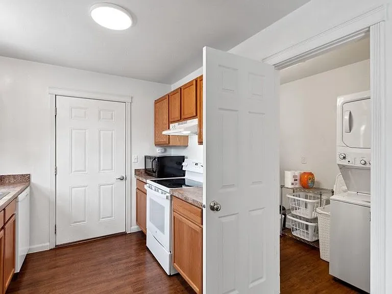 815 3rd St W — Photo 12
