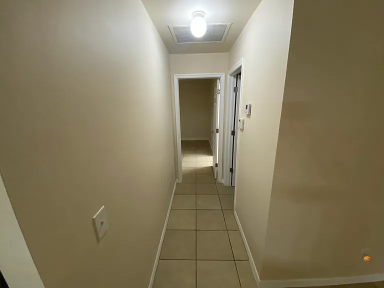 129 Zenith Cir — Photo 2