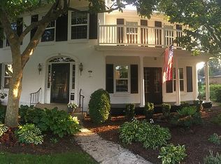 209 E Jefferson Ave, Naperville, IL 60540