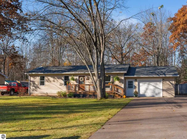 1615 Katinka Dr NE, Kalkaska, MI 49646