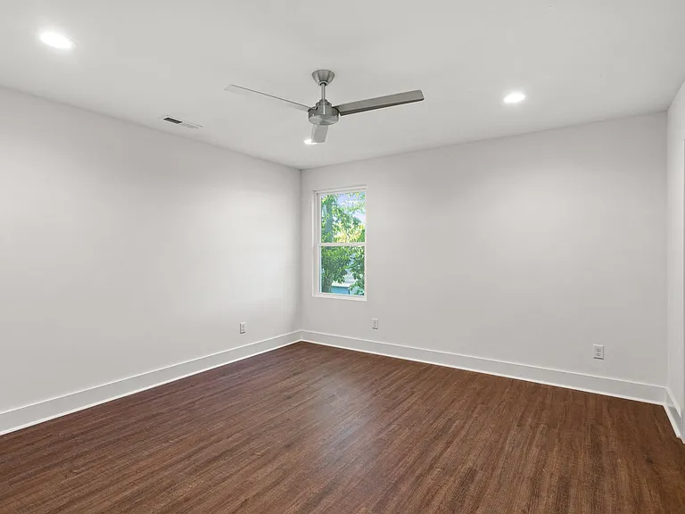 2714 Batavia St — Photo 25