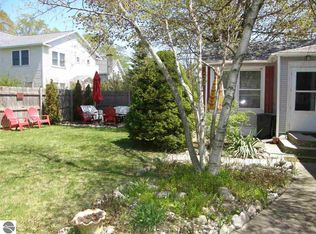 112/114 4th St, Frankfort, MI 49635