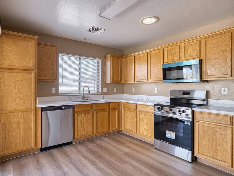 42394 W Oakland Dr — Photo 5