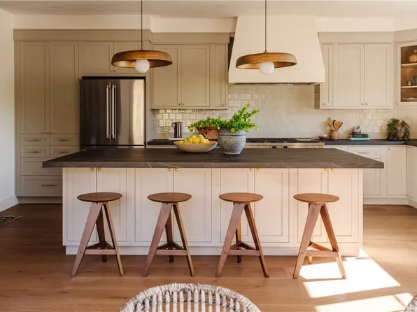 2201 N Hobart Blvd, Los Angeles, CA 90027