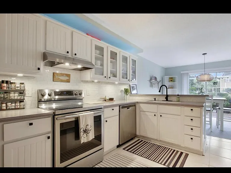 Maplecrest Cir — Photo 4