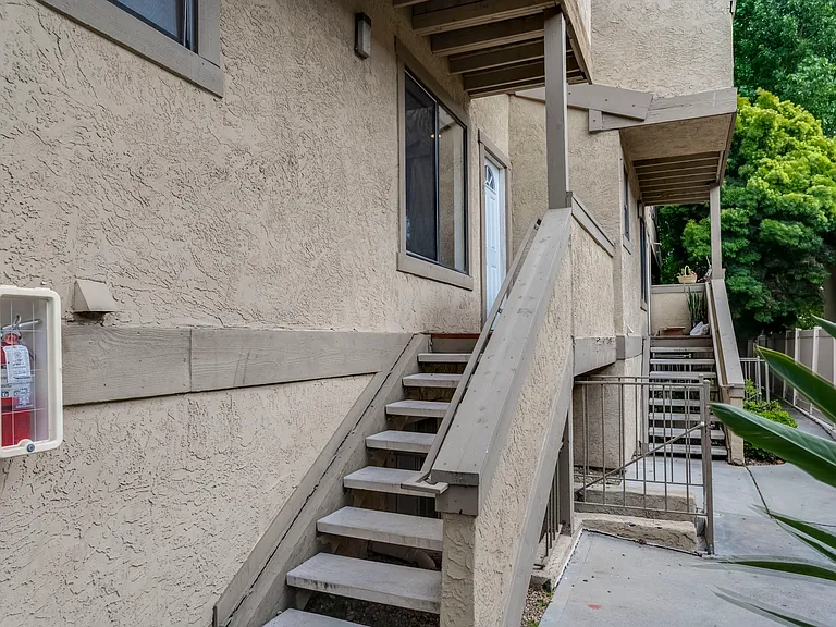 582 Arizona St — Photo 14