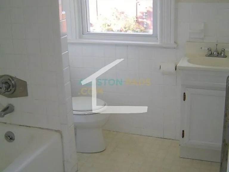 16 Pratt St #16 — Photo 3