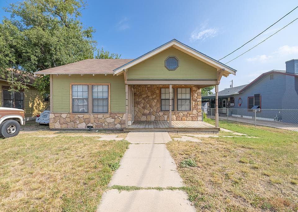 1st image of 224 W Avenue B
