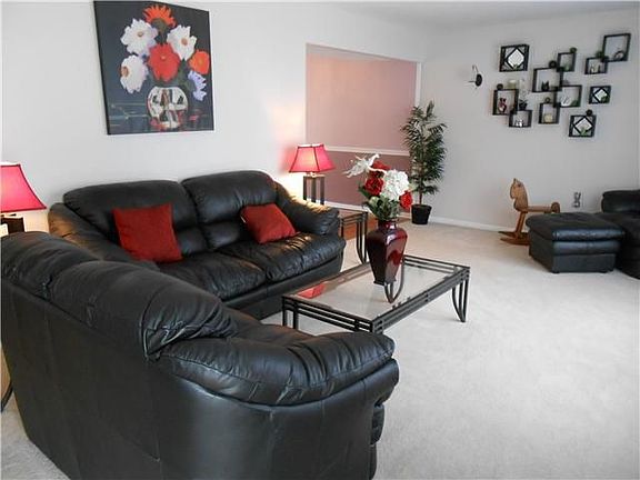 Beautiful Inviting Living Room