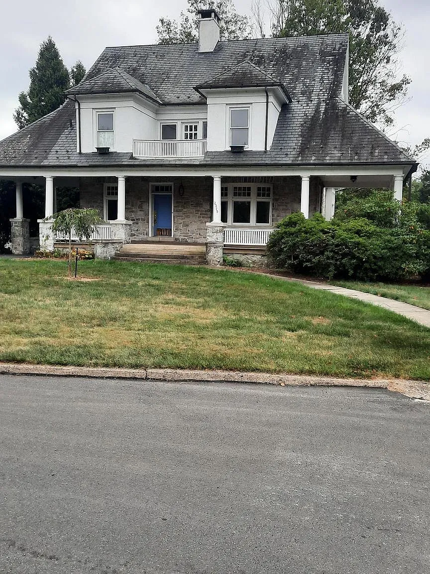 4 bed, 3.5 bath, 3300 sqft, $3,000 — Photo 1