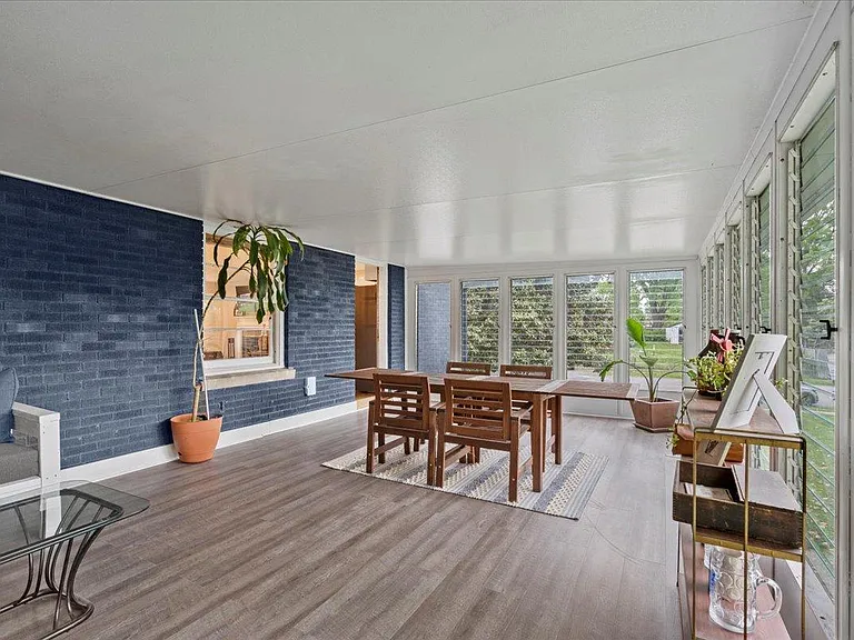 1900 Alexandria Dr — Photo 11