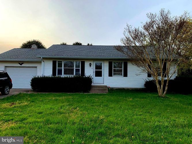 1st image of 3 Tiffany Dr