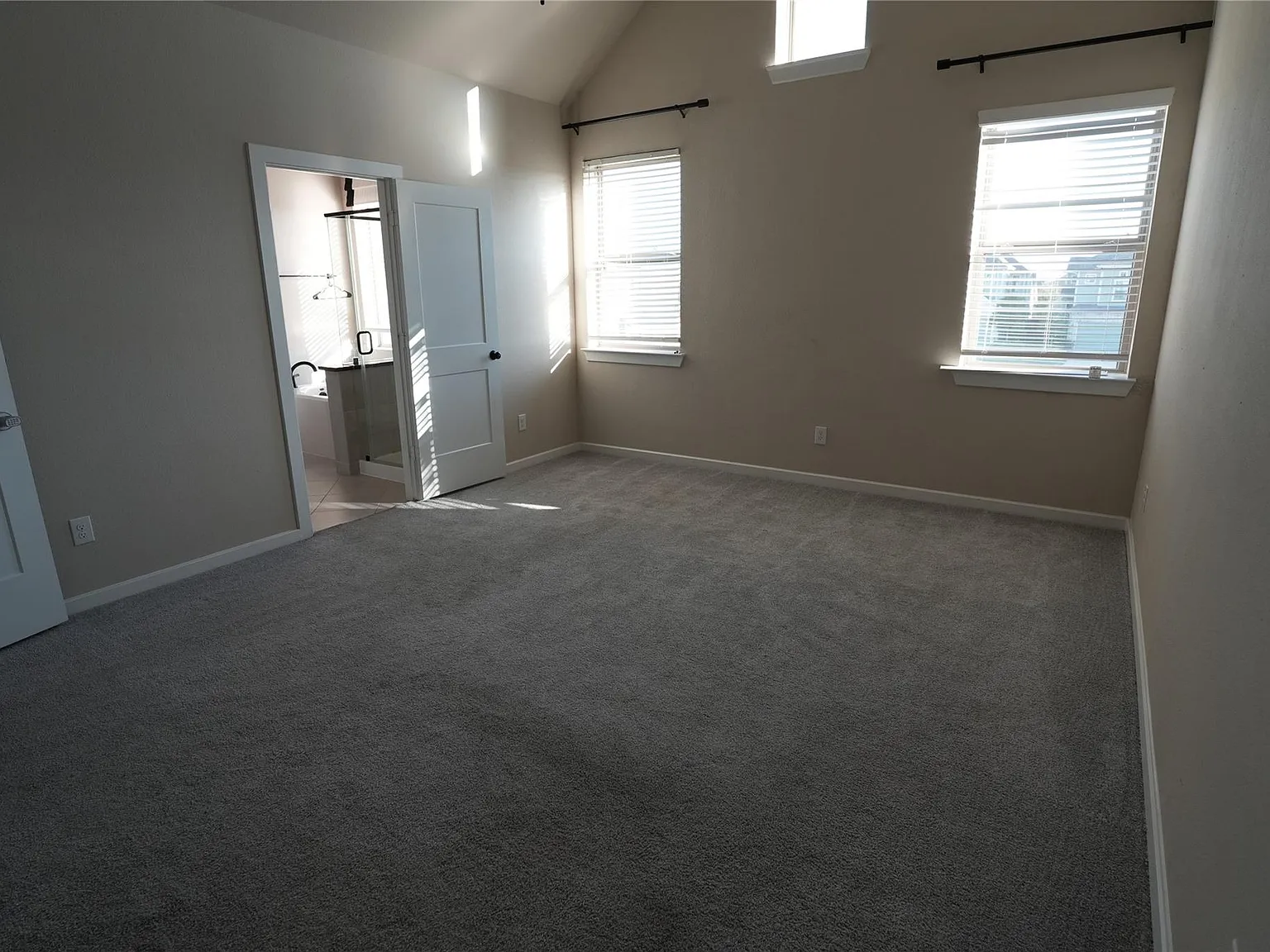 3 bed, 2.5 bath, 1915 sqft, $2,395 — Photo 4