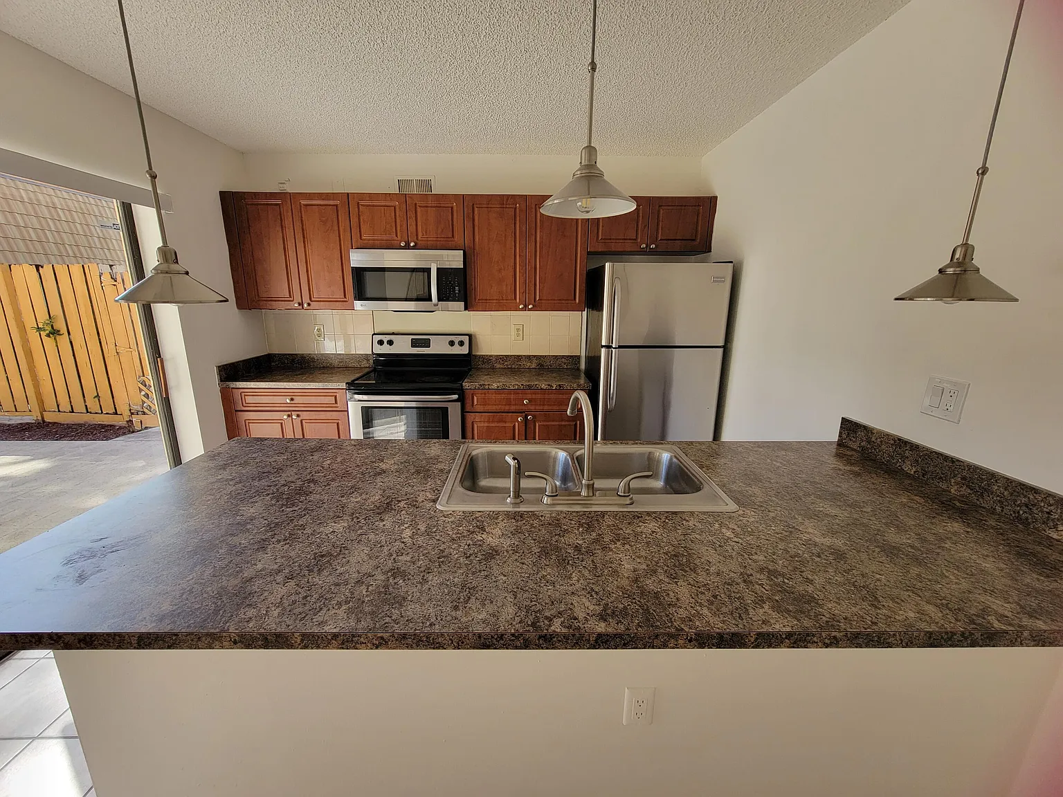 2 bed, 2.5 bath, 1288 sqft, $2,300 — Photo 4