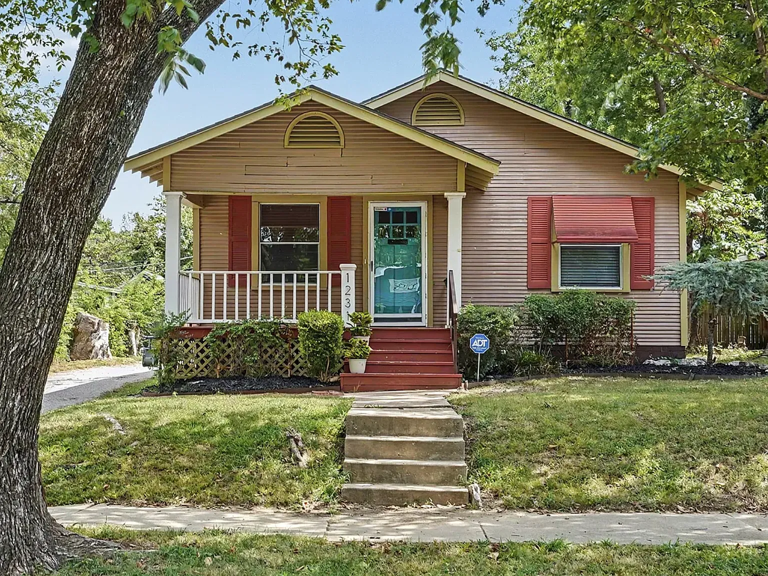 2 bed, 884 sqft, $1,850 — Photo 1
