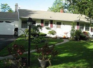 439 Kenwood Dr, Lewiston, NY 14092