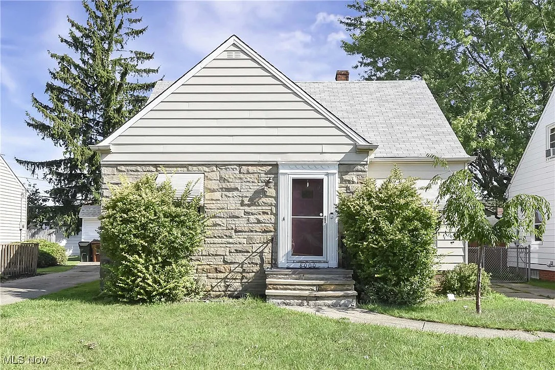 8000 Wainstead Dr photo 1