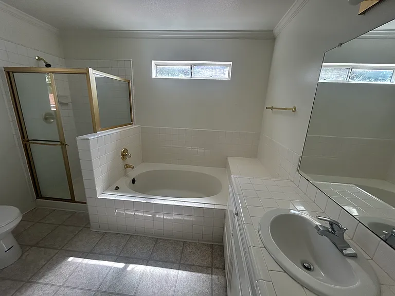 974 E Buckhill Rd — Photo 11