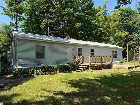 4301 Hickory Dr, Traverse City, MI 49685