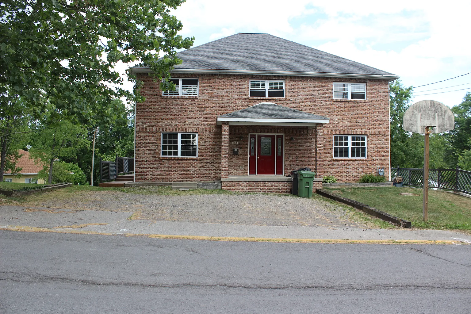 646 Jones Ave photo 1
