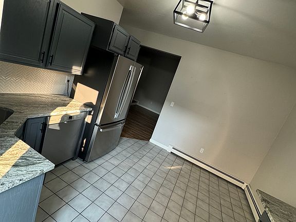 5th image of 800 Brewster St APT 8