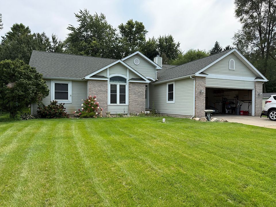 1st image of 3216 W Greenbriar Ln