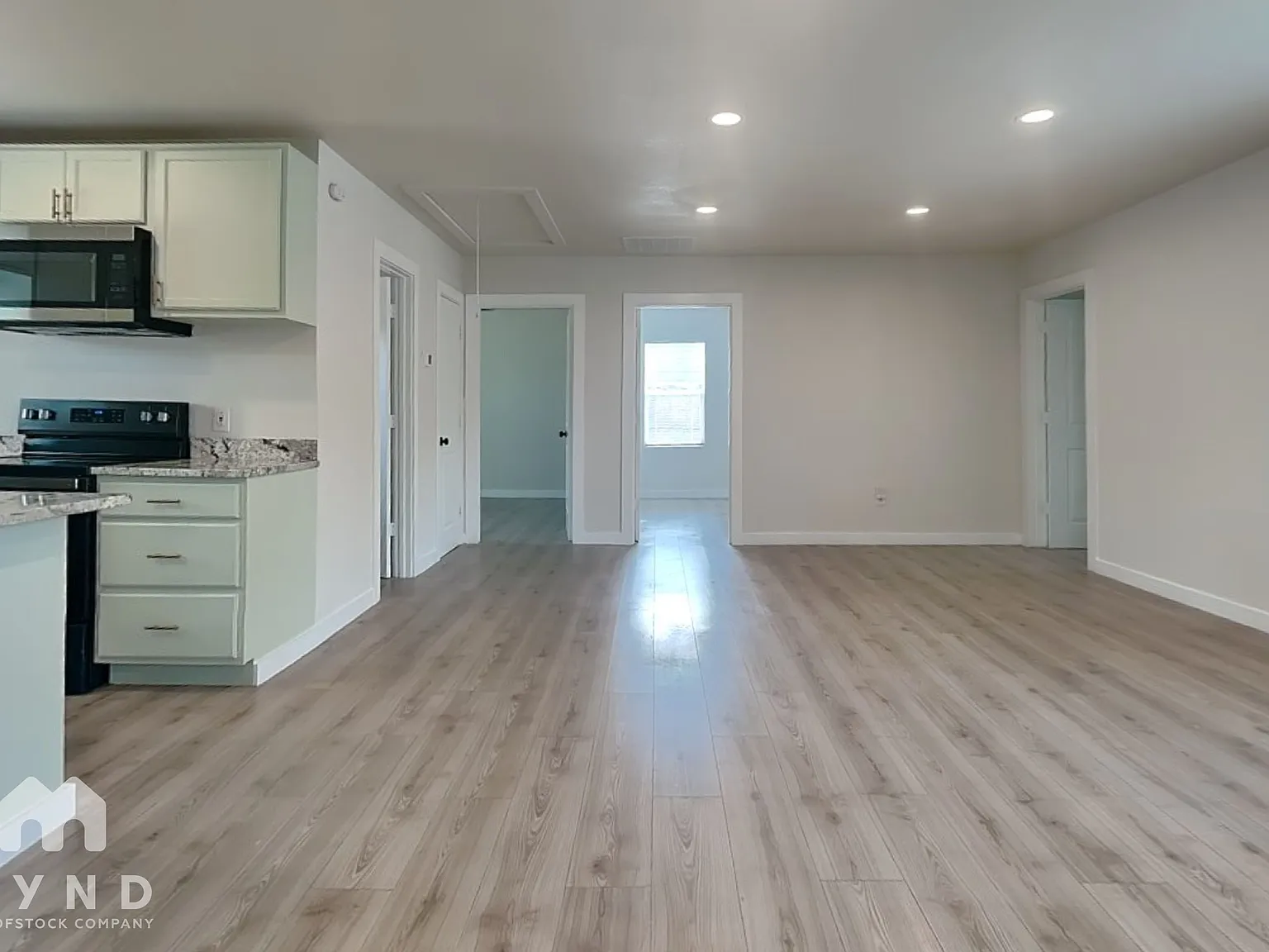 3 bed, 1.0 bath, 1450 sqft, $2,325 — Photo 4