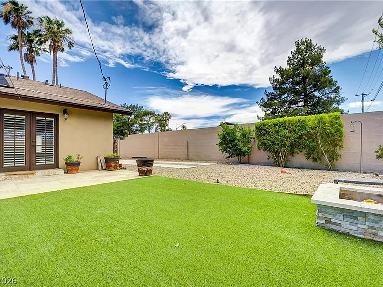 2712 W Oakey Blvd — Photo 43