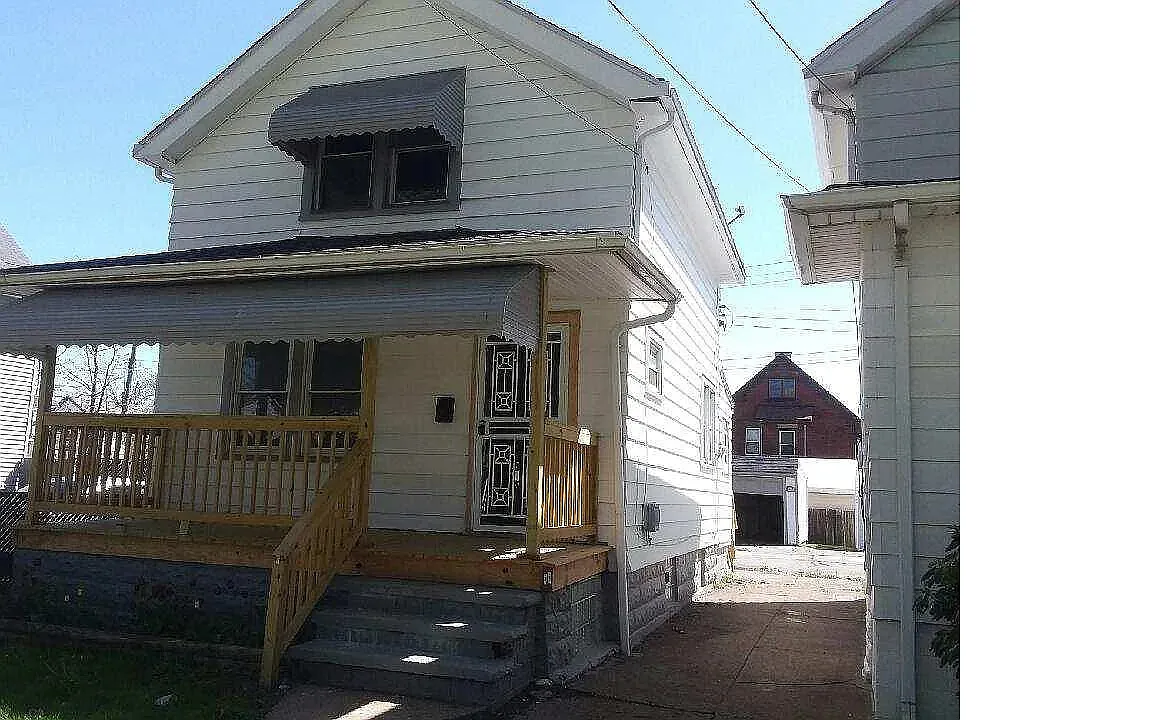 2219 W 106th St photo 1