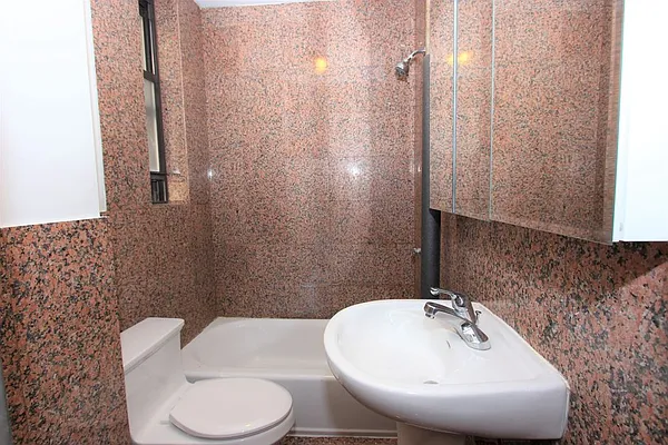 Rented by Dynamik Realty | media 35