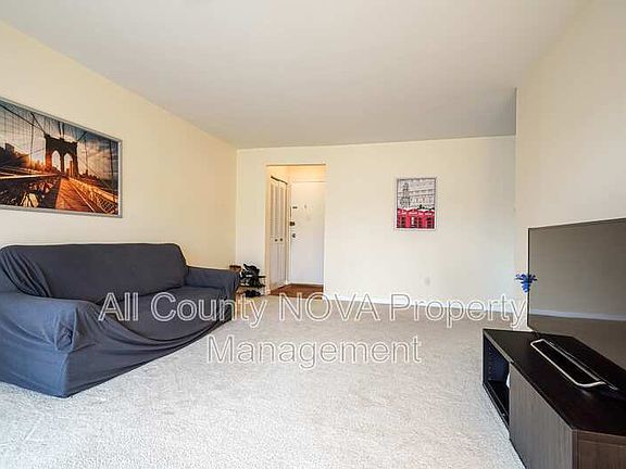 3rd image of 11923 Parklawn Dr APT 303