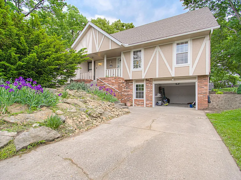 1305 La Chateau Dr — Photo 20