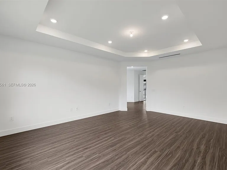 19749 NE 16th Pl — Photo 57