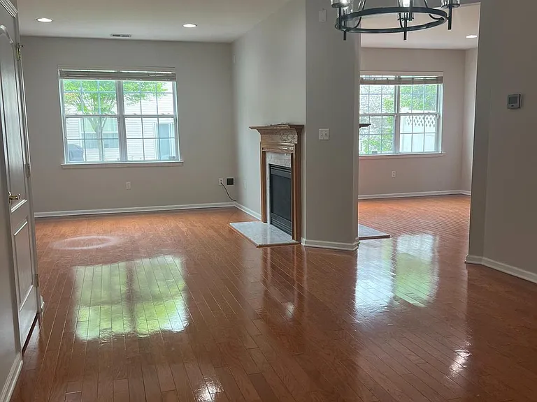 42 Haddon Ct — Photo 2