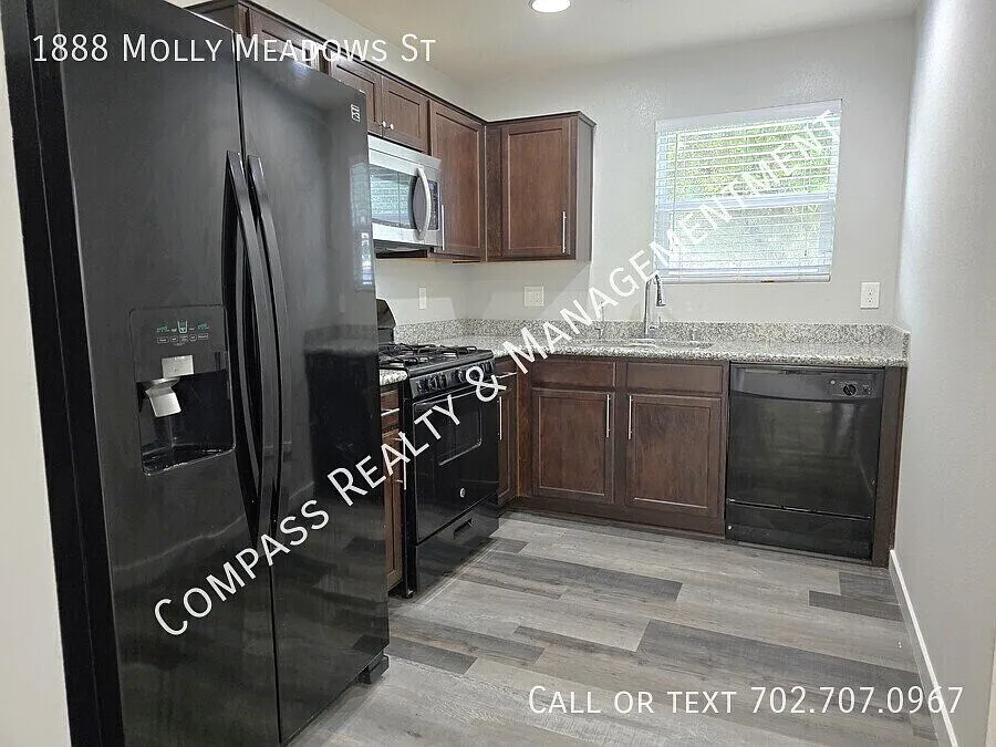 3 Bedroom - Ready For Move-In! — Photo 4