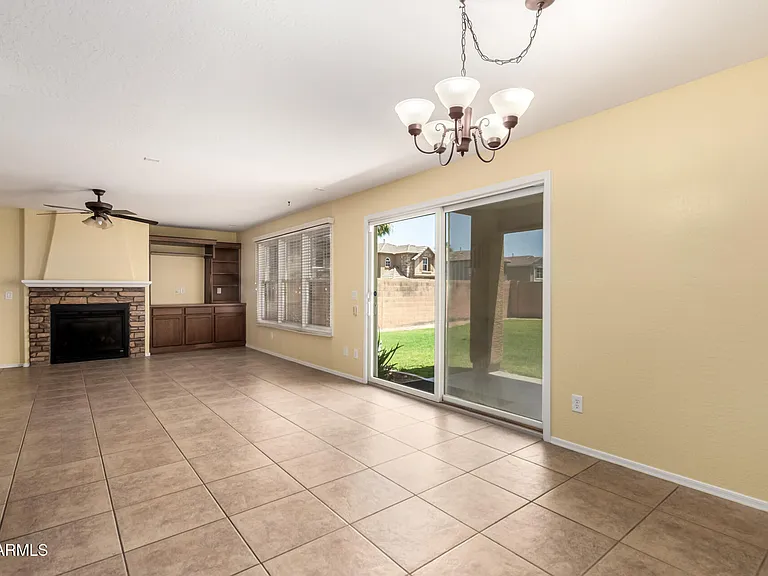 18103 W Smokey Dr — Photo 5