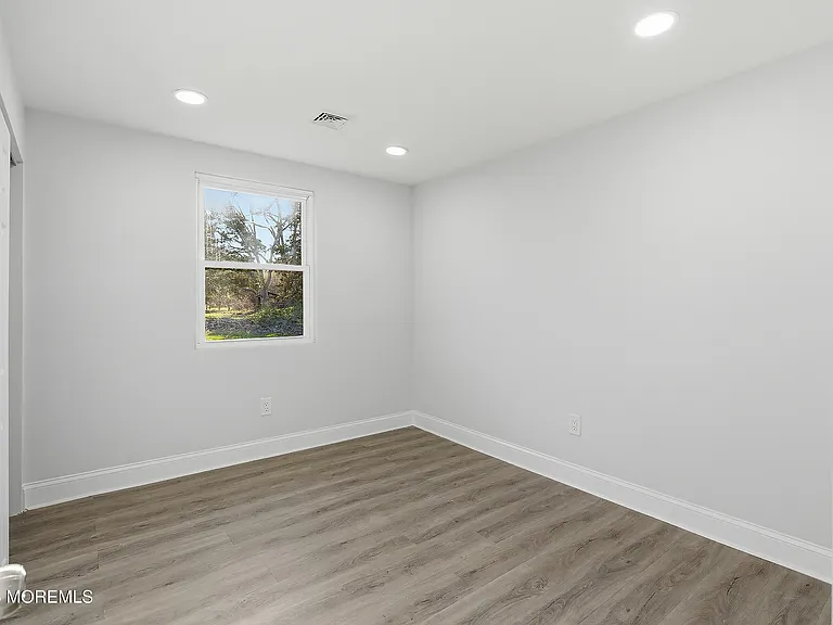 105 Floyd Ln — Photo 12