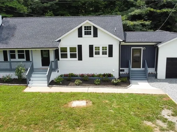 4774 Baux Mountain Rd, Winston Salem, NC 27105
