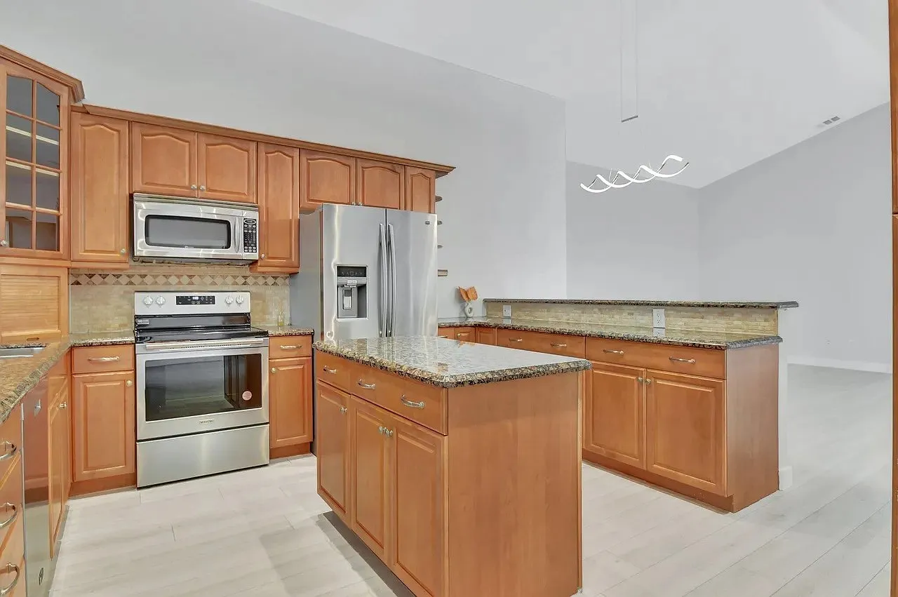 3 bed, 1643 sqft, $3,800 — Photo 3