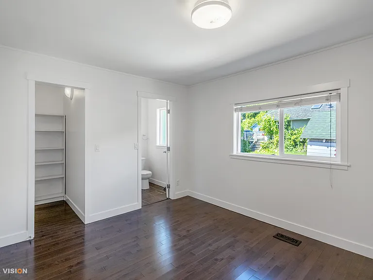 532 E 5th St — Photo 11