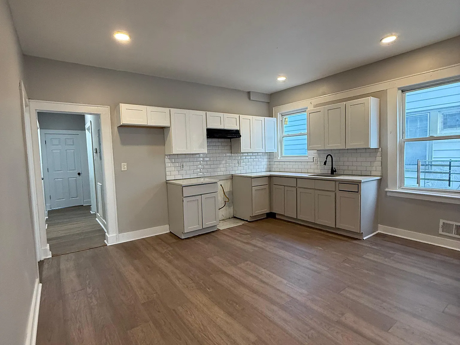 5 bed, $3,100 — Photo 1