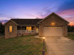 9829 Falcon Crest Dr, Ooltewah, TN 37363