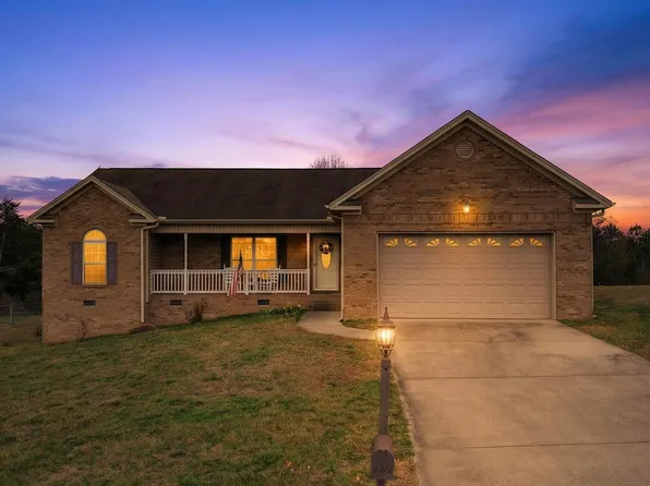 9829 Falcon Crest Dr, Ooltewah, TN 37363